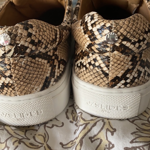 Slip on sneaks - Picture 3 of 4